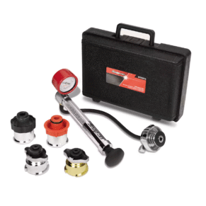 Kit Snap-on SVTS272A: probador de presión para sistemas de enfriamiento con manómetro renovado, mango ergonómico y 4 adaptadores incluidos.